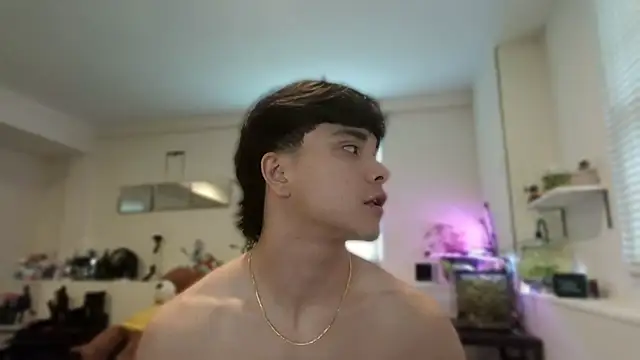 HeavyBrain live cam on StripChat