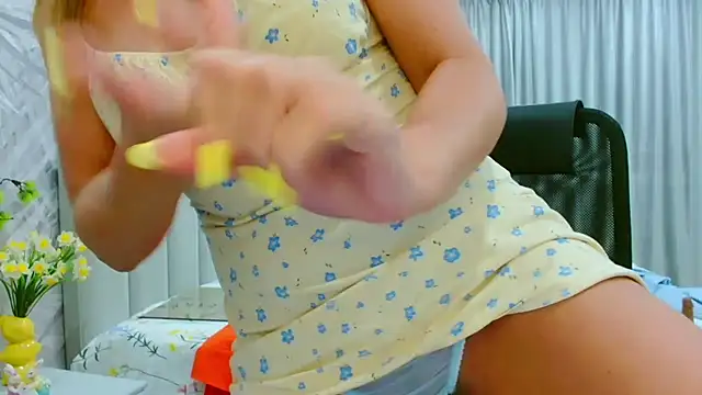EveLove33 live cam on StripChat