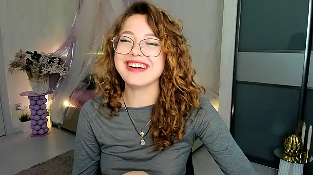 SereneFlame live cam on StripChat