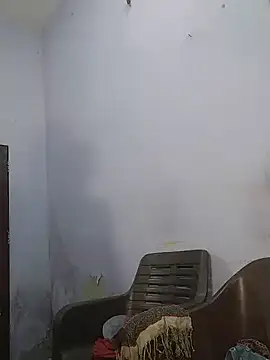 indiandesilive live cam on StripChat