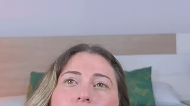BeccaSwan live cam on StripChat