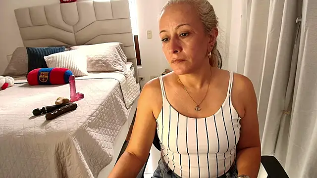Naty_Stone live cam on StripChat
