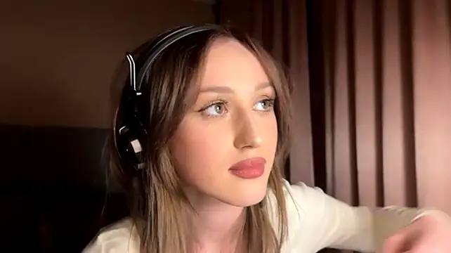 ShannanWohlers live cam on StripChat