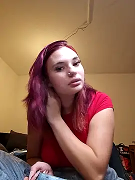 MaddieBaddieee live cam on StripChat