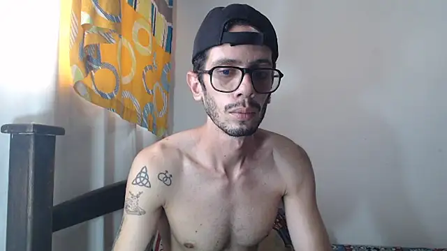 alisterxxx live cam on StripChat