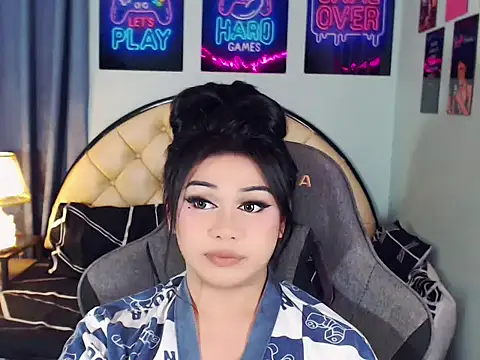 SexxyTsLoverr live cam on StripChat