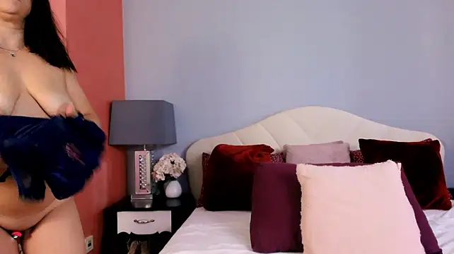 AmoretteDoll_ live cam on StripChat