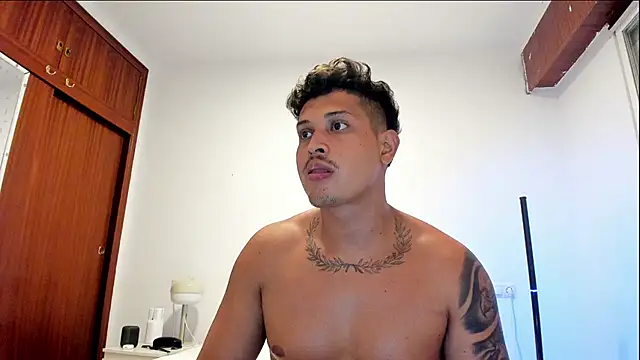 JohanSmith live cam on StripChat