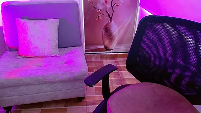 milfrousse live cam on StripChat