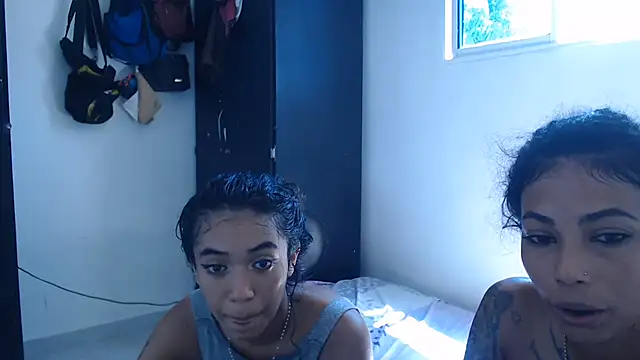 Triogirlhorny_ live cam on StripChat
