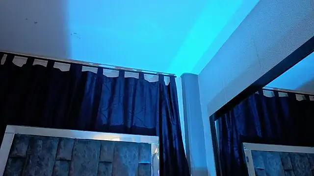 Mia_Oxford live cam on StripChat