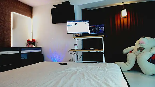 LadyAriaHunt live cam on StripChat