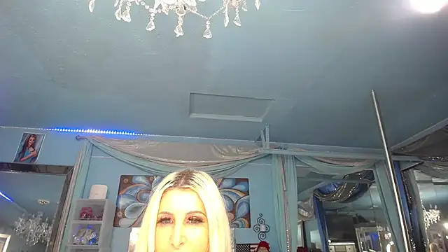 ADRIANNA_FOX live cam on StripChat