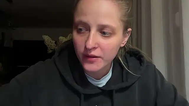 LeaWetGirl live cam on StripChat