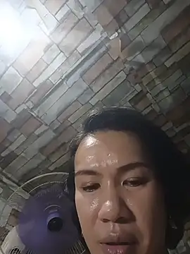 manilafoxts live cam on StripChat
