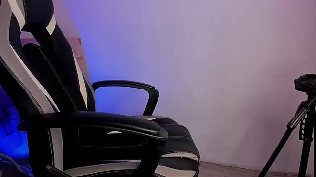 PaigeJayden live cam on StripChat