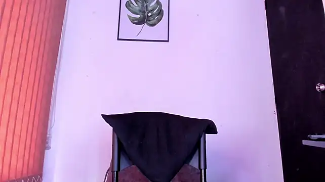 alondrabigtits live cam on StripChat