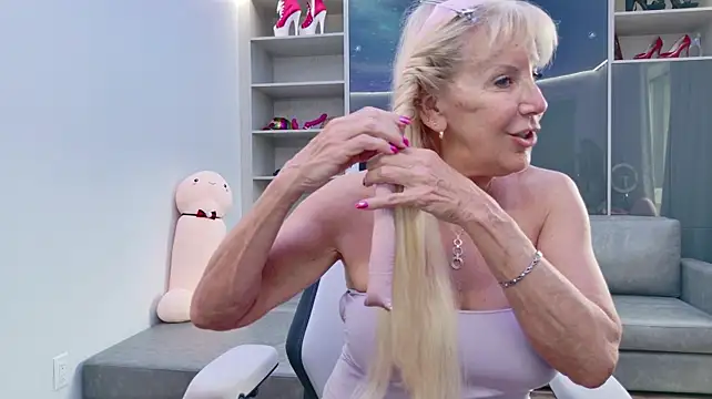fitcougar (Ask my age) - Top off and oil! 💦🥵