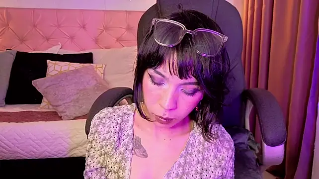 dark__nymph live cam on StripChat