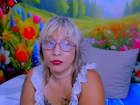 indianroxy webcam