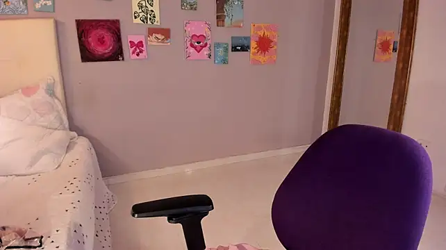 Maia_W10 live cam on StripChat