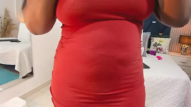 gabytyara2 live cam on StripChat