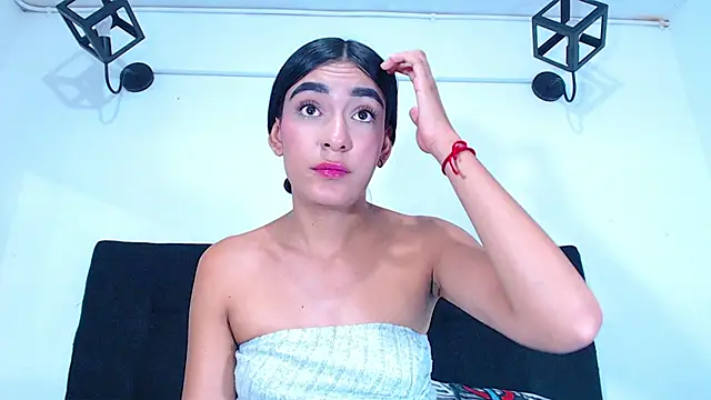 srta_luciana live cam on StripChat