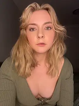 lotttiee (F young) - BOOBS OUT