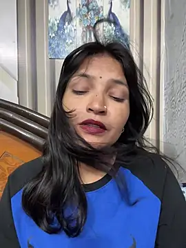 Priyaa_1433 live cam on StripChat