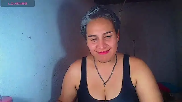 Yessi_rousse live cam on StripChat