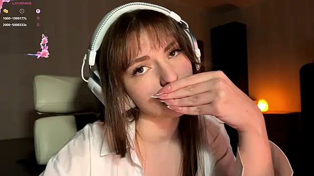 LorinaSpero live cam on StripChat