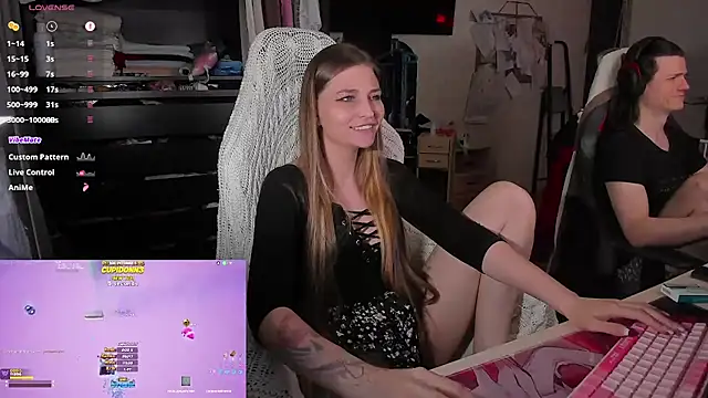 FuckinHotCouple1 live cam on StripChat