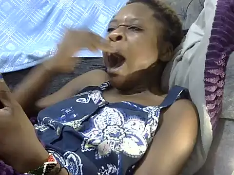 sweet_caci live cam on StripChat