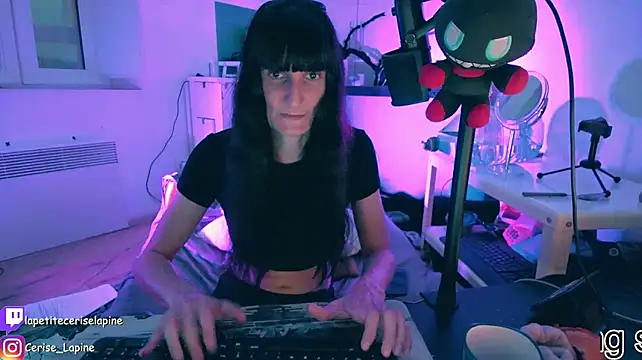 CeriseLapine live sex cam