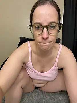 CreamedKitten live cam on StripChat