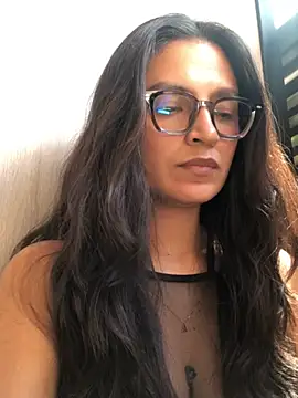 Gia_Mazzon live cam on StripChat