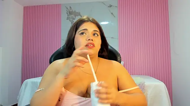 samy_19_ live cam on StripChat