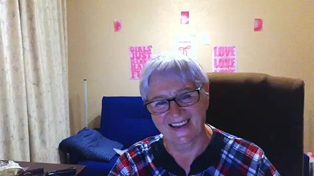 Sandra_Snowflake live cam on StripChat