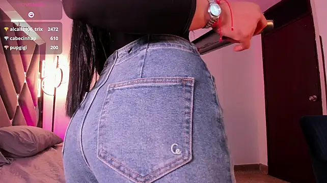 AmaraLewis live cam on StripChat