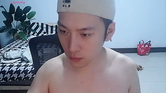 yichen008 live cam on StripChat
