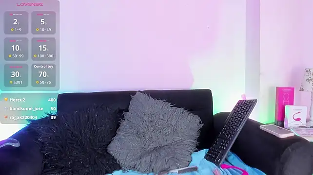 Nanda_Mendoza live cam on StripChat