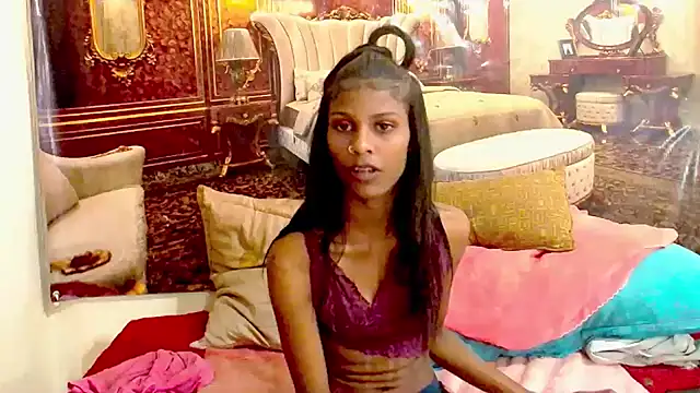 IndianSilkySpice live cam on StripChat