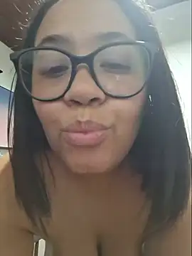yasminmeyerofc live cam on StripChat