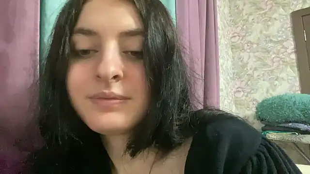 LucyOldershaw live cam on StripChat