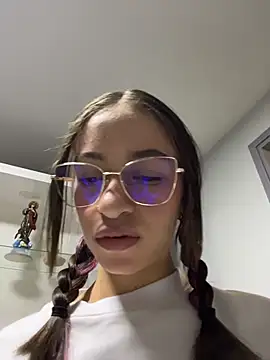 Chloe_Key live cam on StripChat