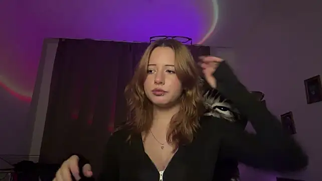 ElanorGahan live cam on StripChat