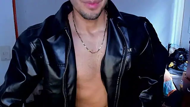Tommy_Bred live cam on StripChat