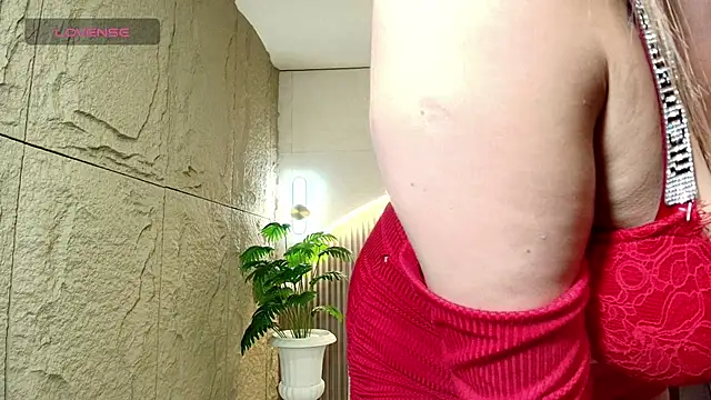 isabella__r live cam on StripChat