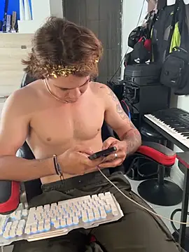 AngelLatinBoy live cam on StripChat