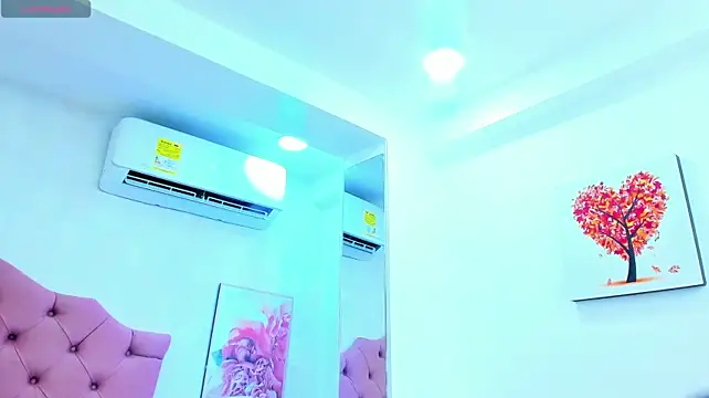 ThyaraJhons live cam on StripChat